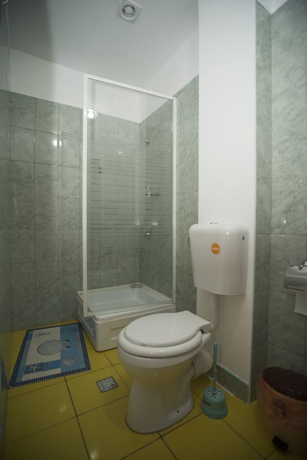 Hostel Ruxandra ฟอคชานิ ภายนอก รูปภาพ