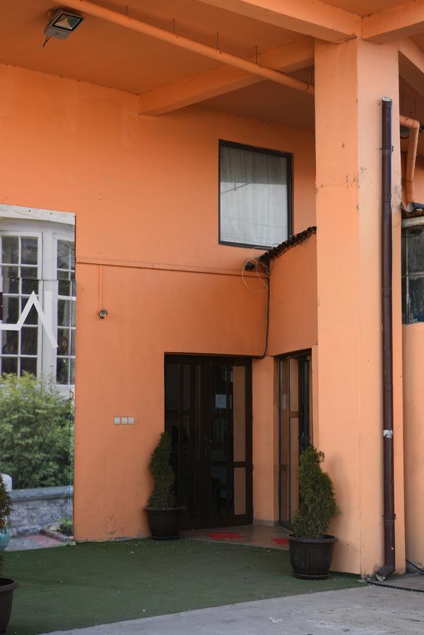Hostel Ruxandra ฟอคชานิ ภายนอก รูปภาพ