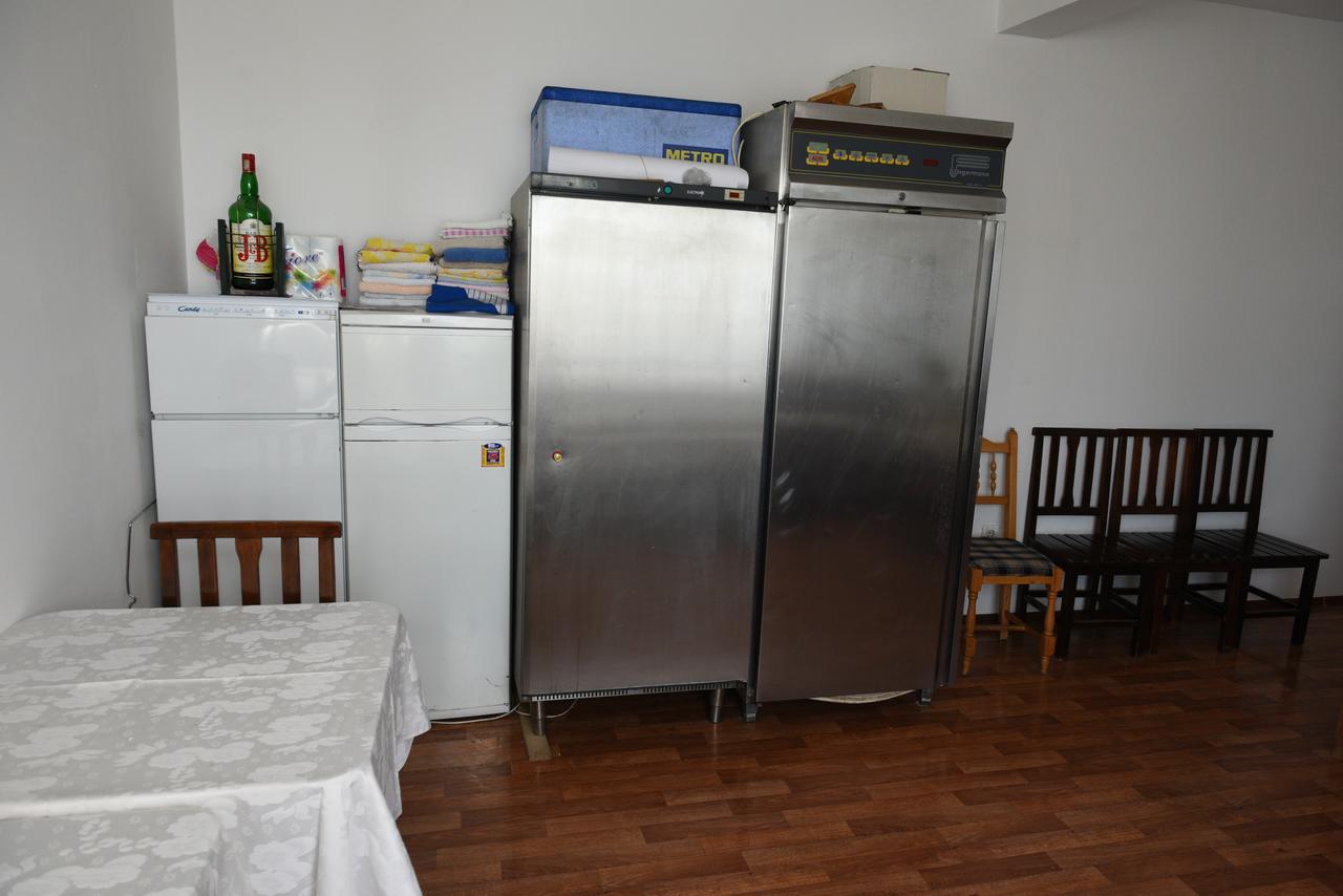 Hostel Ruxandra ฟอคชานิ ภายนอก รูปภาพ